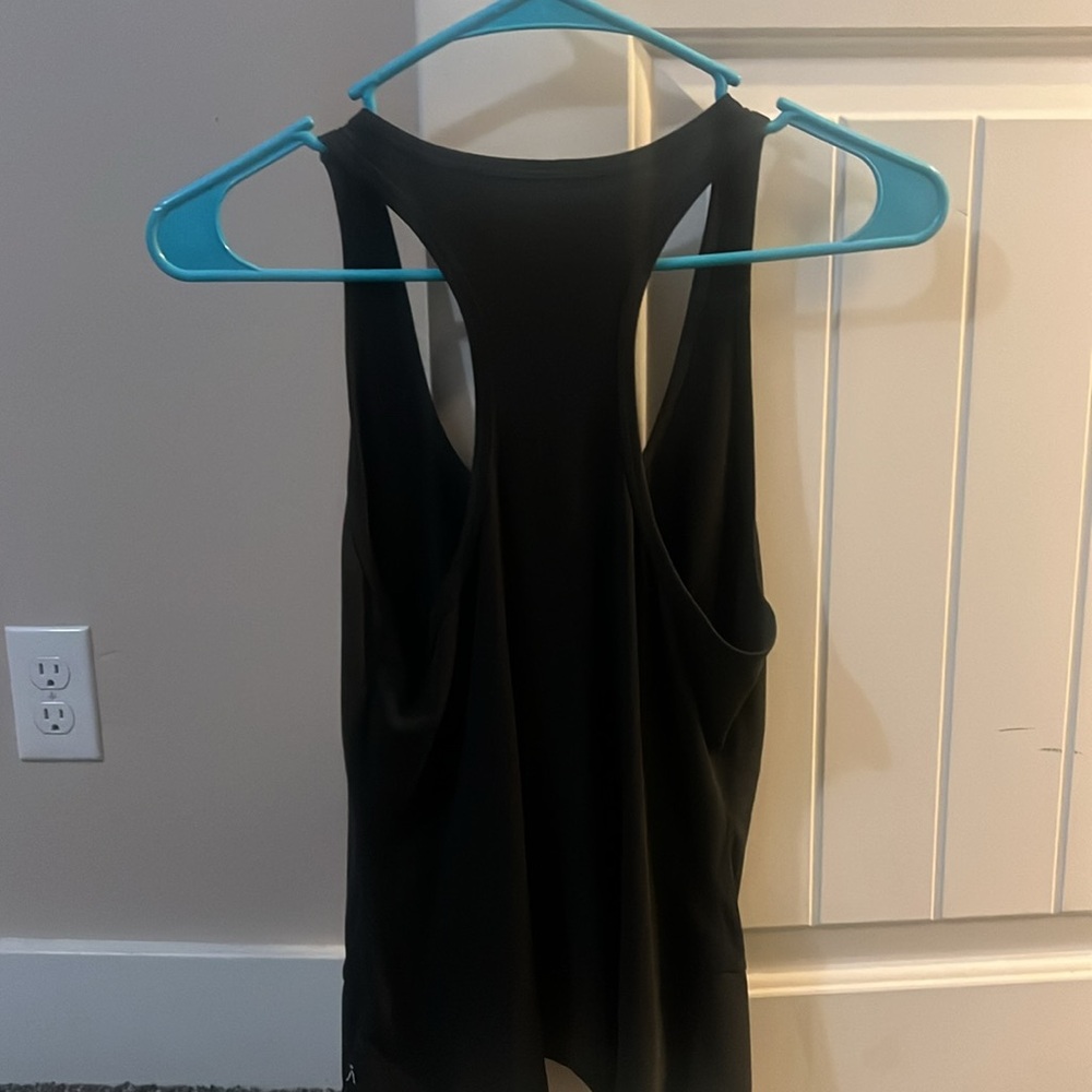 GapFit breathe workout tank - Picture 2 of 4